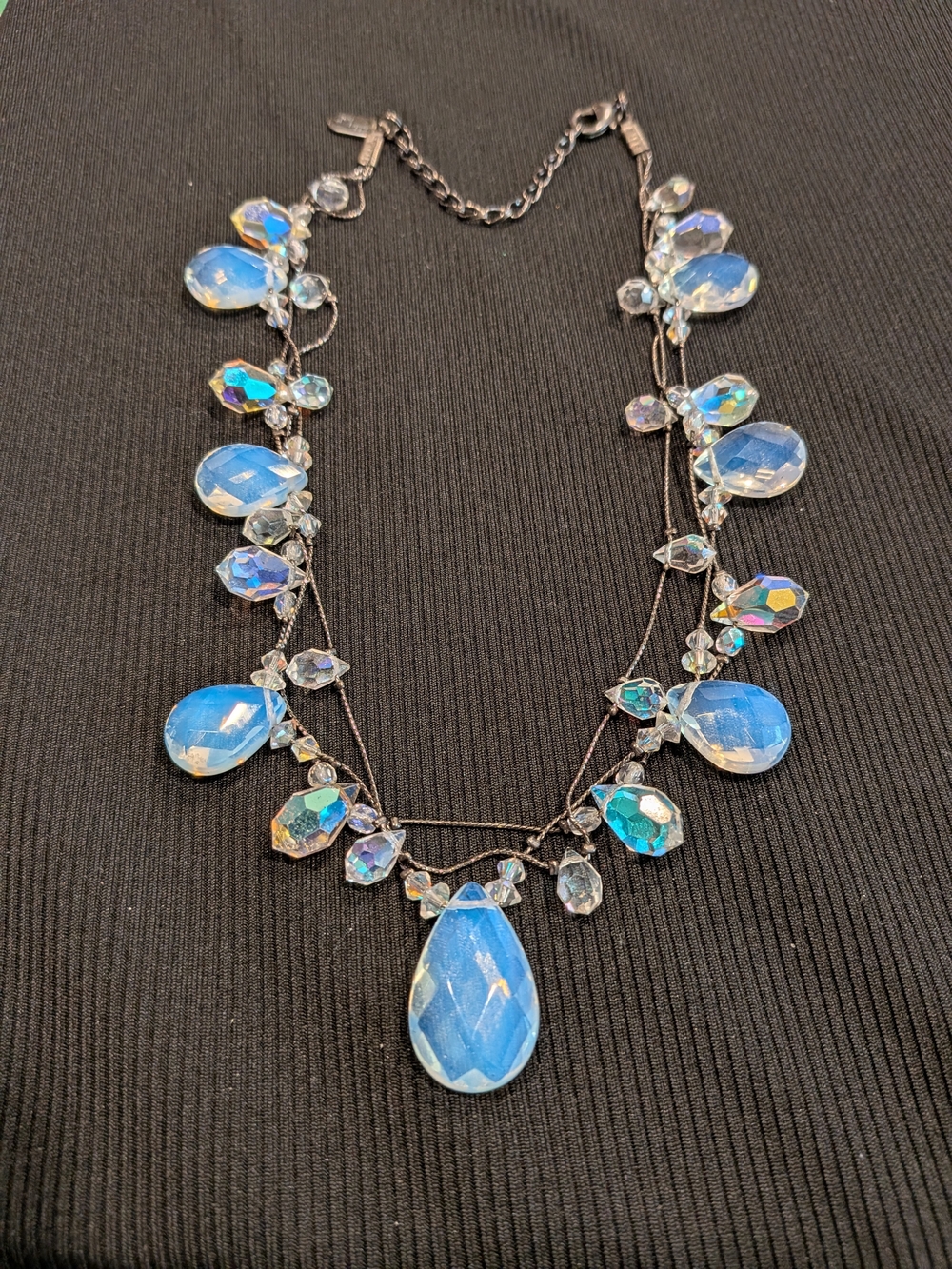 B5: Signed Dabby  Reid Illusion  Iridescent Blue Teardrop Crystal Necklace 10"